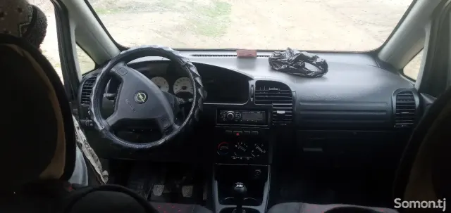 Opel Zafira 2000 · 1.6 MT