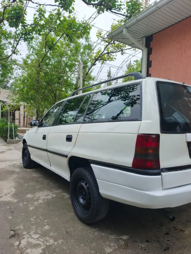 Opel Astra F 1997 · 1.6 MT
