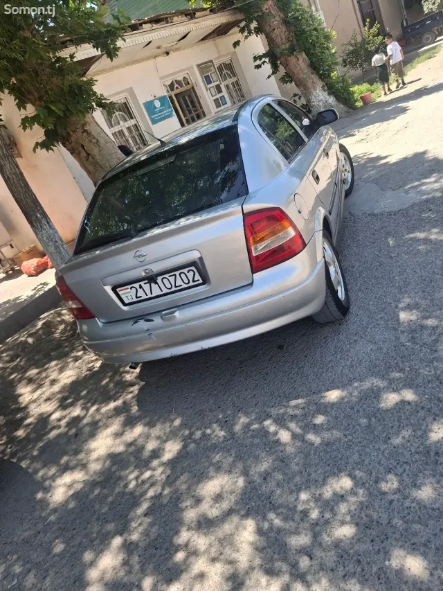 Opel Astra G 1999 · 1.6 MT