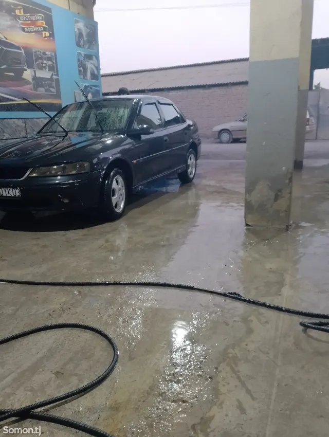 Opel Vectra B 1996 · 1.6 MT