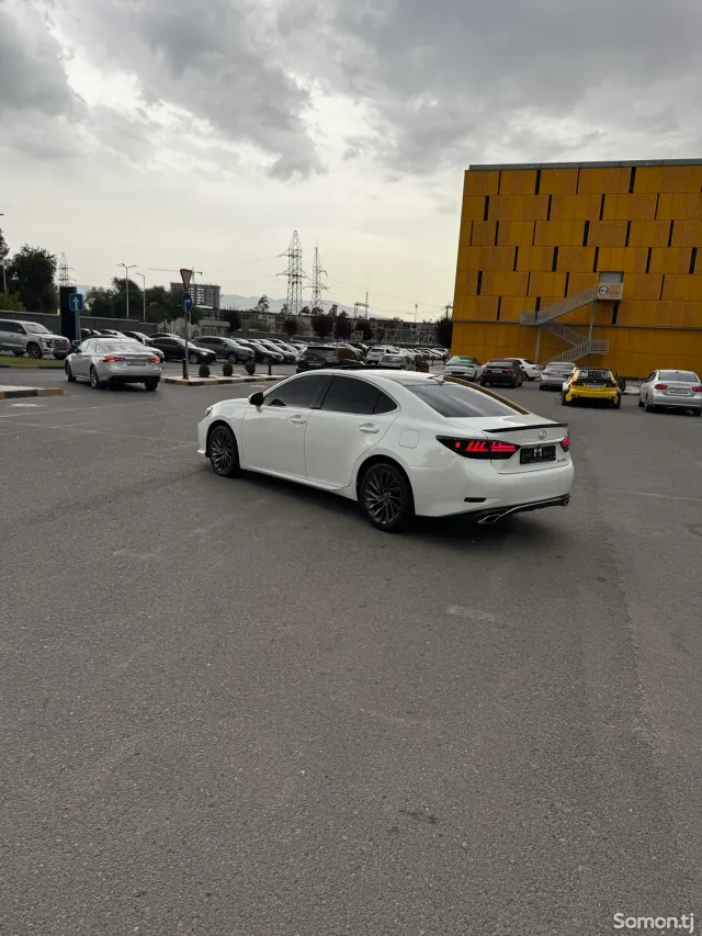 Lexus ES series 2013 · 3.5 AT