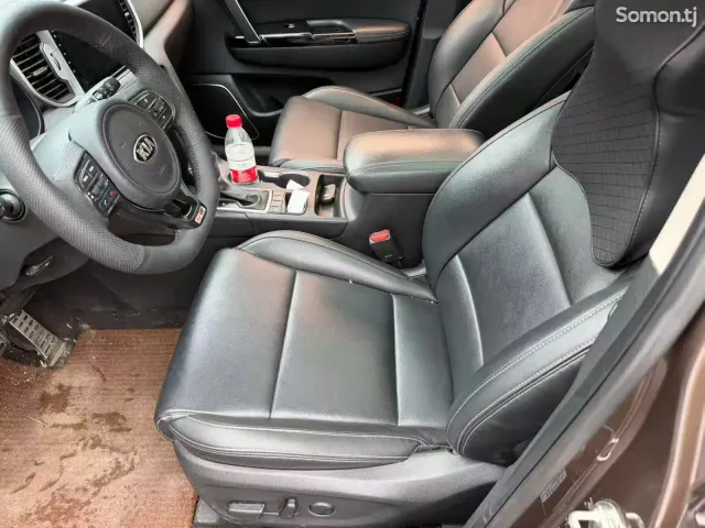 Kia K5 2016 · 1.6 AT