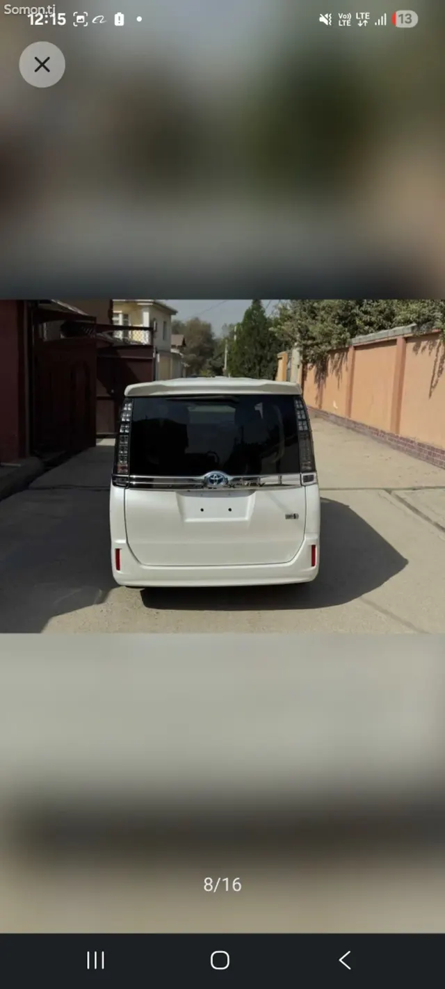 Toyota Voxy 2014 · 1.8 AT