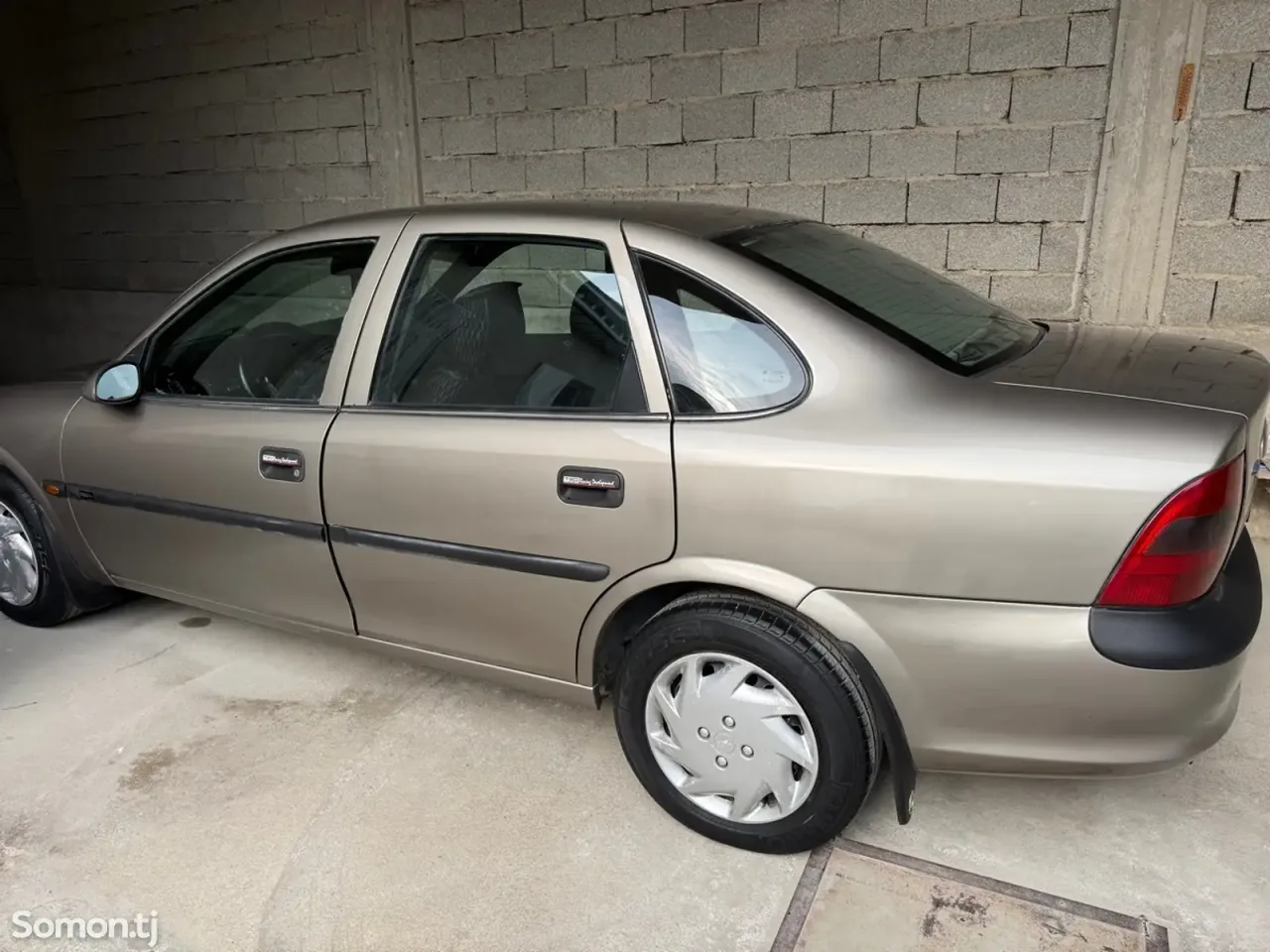 Opel Vectra B 1996 · 1.6 MT