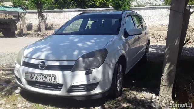 Opel Astra H 2005 · 1.8 MT