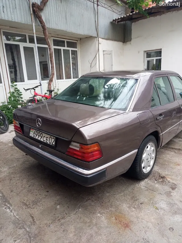 Mercedes-Benz W124 1992 · 2.5 MT