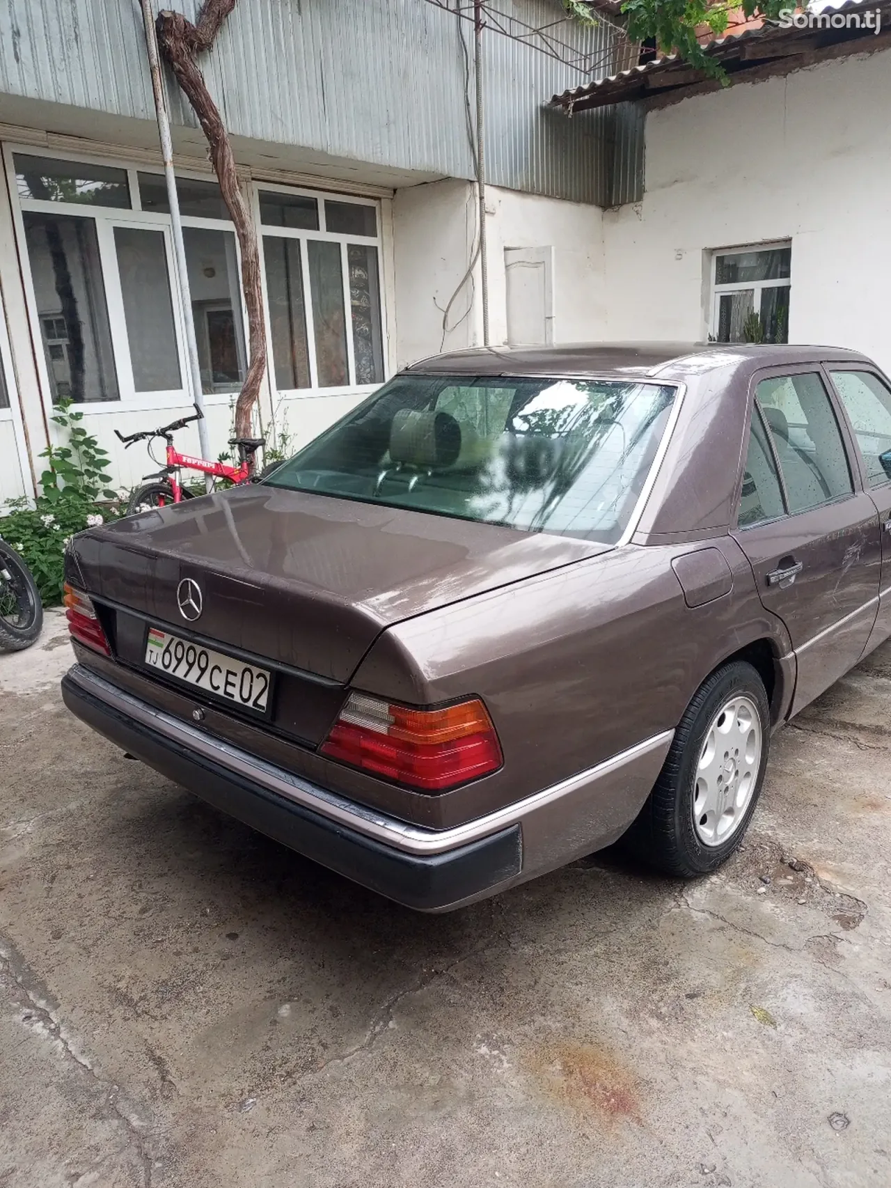 Mercedes-Benz W124 1992 · 2.5 MT
