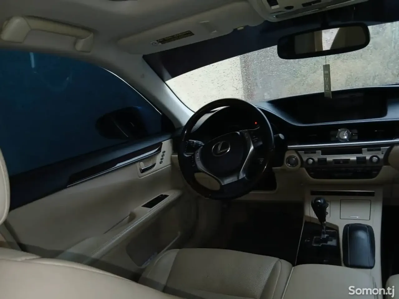 Lexus ES series 2015 · 3.5 AT