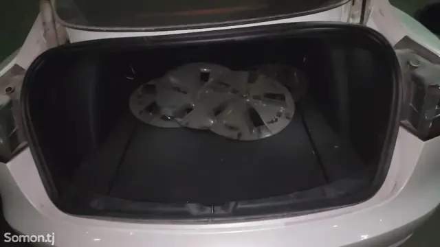 Tesla Model 3 2022 · AT