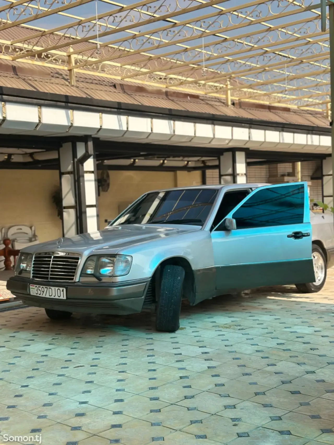 Mercedes-Benz E class 1994 · 2.0 AT