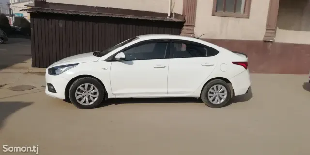 Hyundai Solaris 2018 · 1.4 MT
