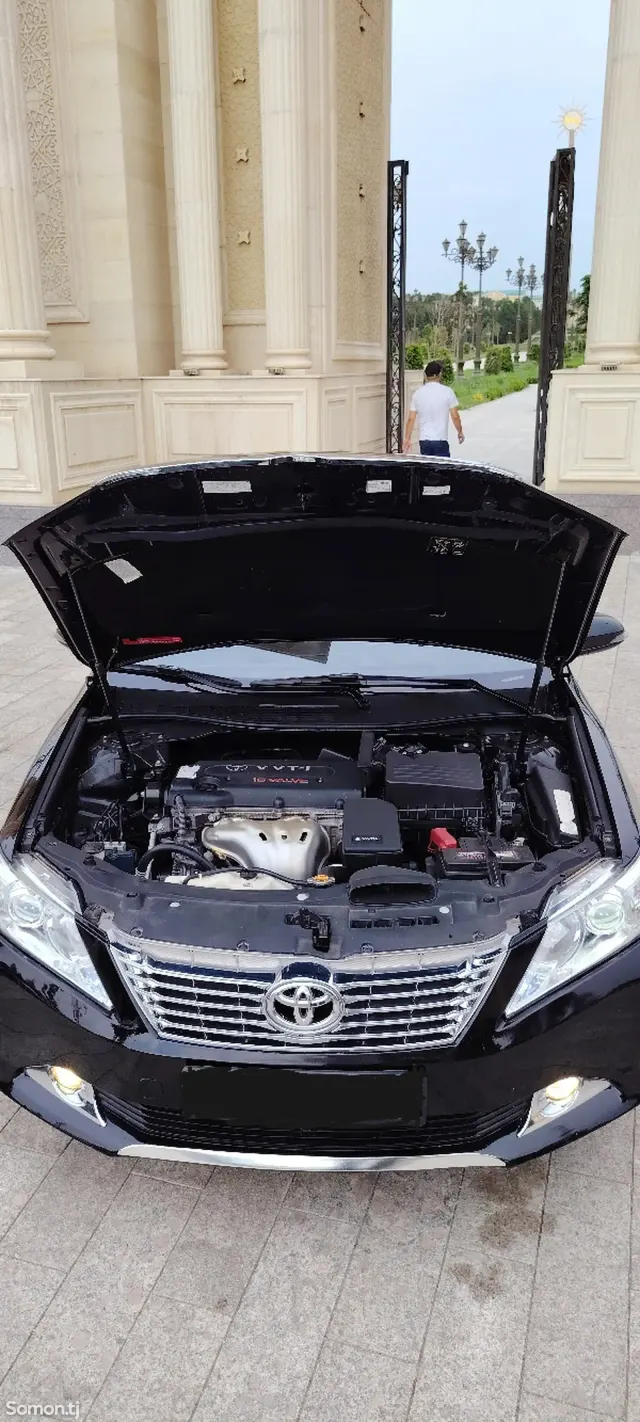 Toyota Camry 2014 · AT
