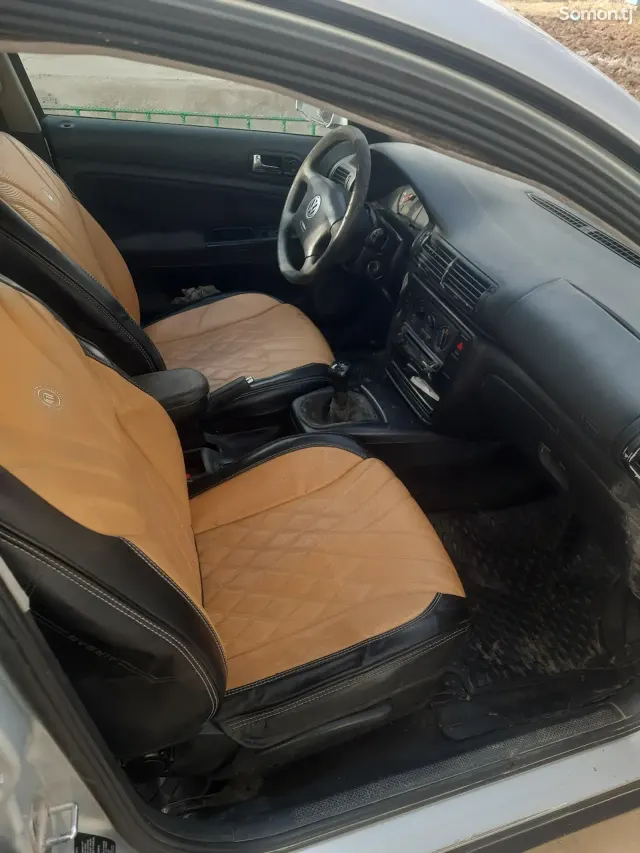 Volkswagen Passat 1997 · 1.8 MT