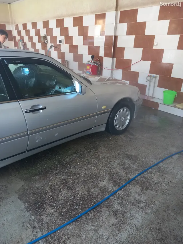 Mercedes-Benz C class 1995 · 1.8 MT