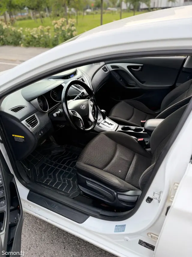 Hyundai Avante 2011 · 1.6 AT