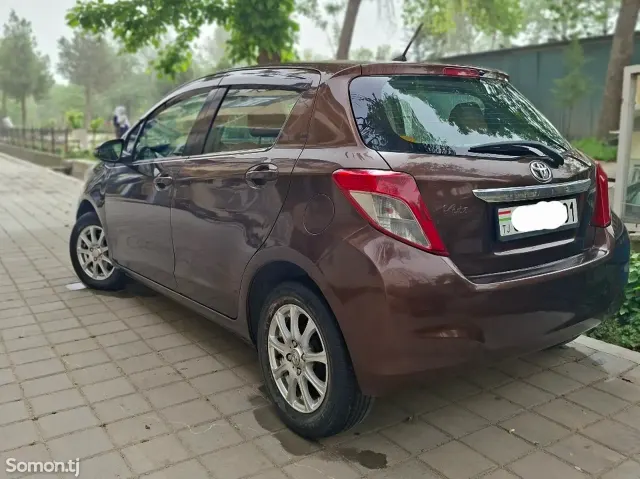 Toyota Vitz 2012 · 1.1 AT