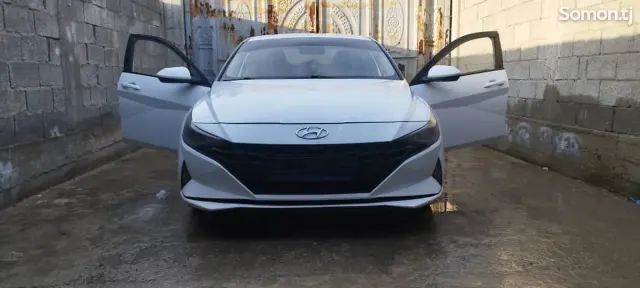 Hyundai Elantra 2022 · 1.6 AT