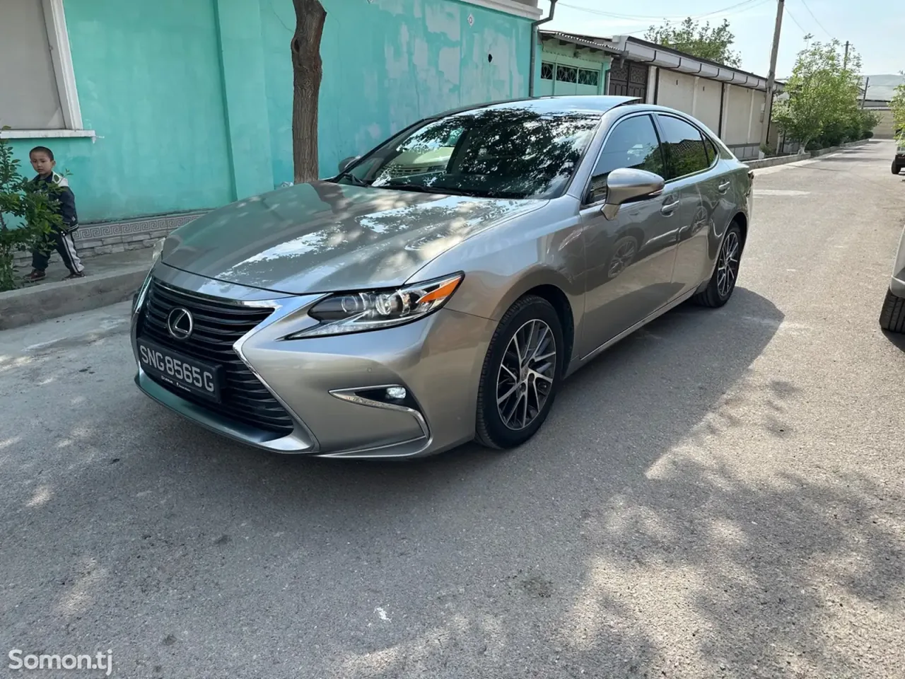 Lexus ES series 2015 · 2.5 AT