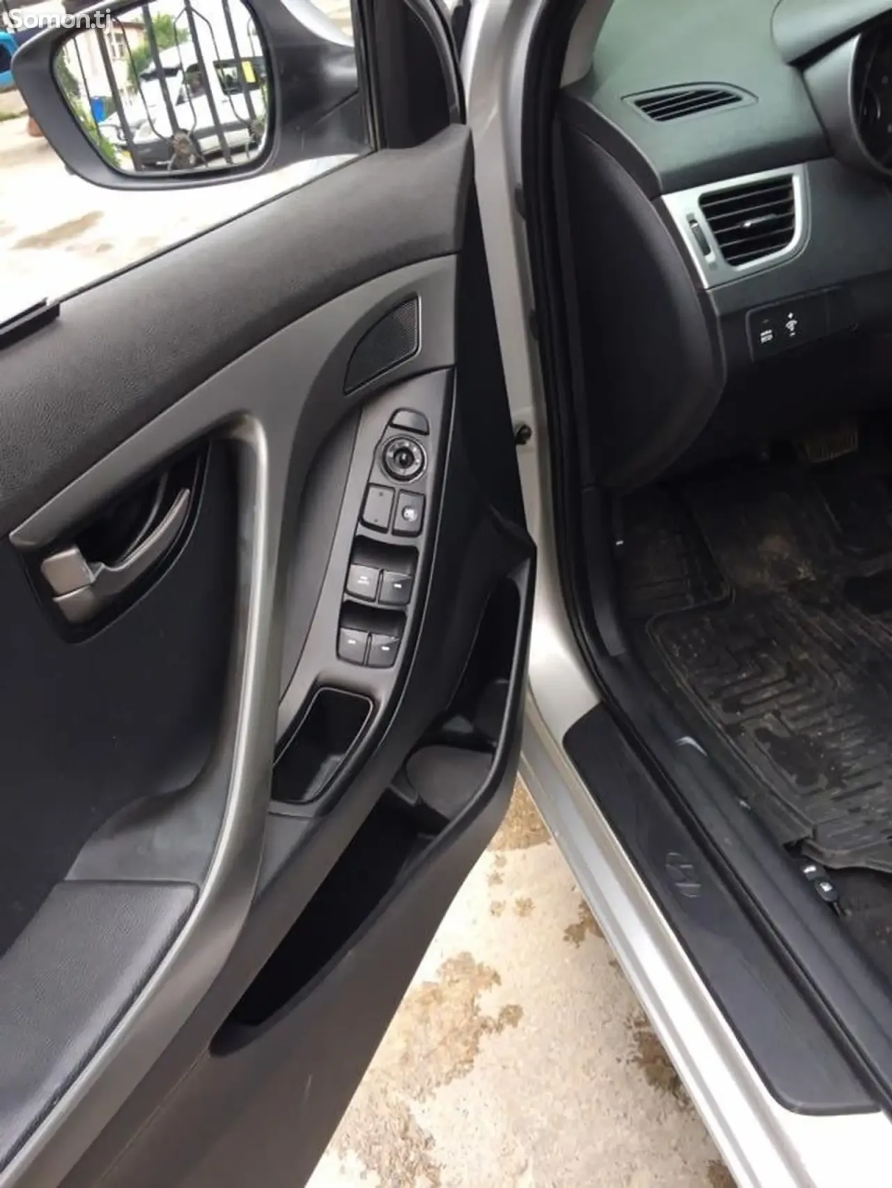 Hyundai Avante 2012 · 1.6 AT