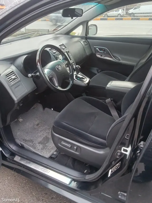 Toyota Mark X ZiO 2012 · 2.4 AT