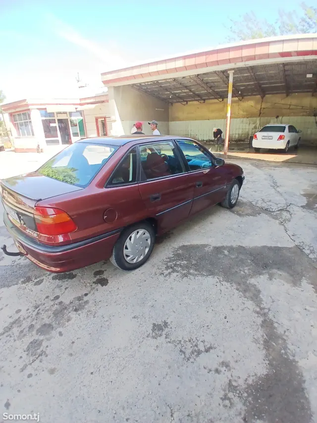 Opel Astra F 1996 · 1.6 MT