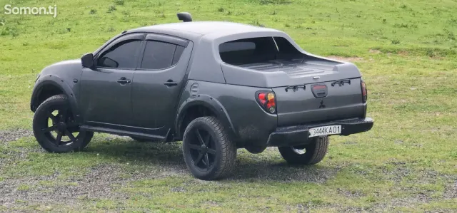 Mitsubishi L200 2012 · 2.4 MT