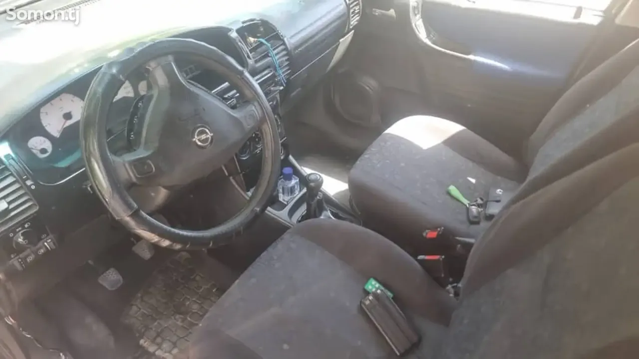 Opel Zafira 1999 · 1.6 MT