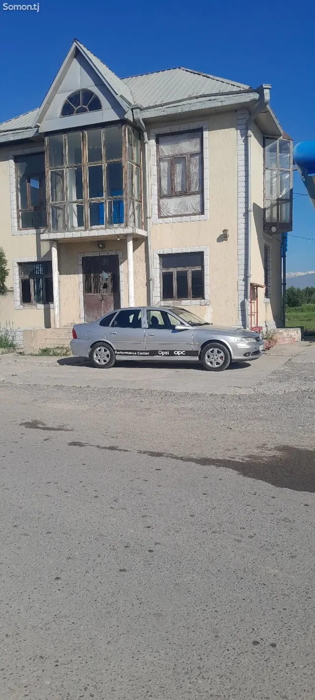 Opel Vectra B 2000 · 1.8 MT