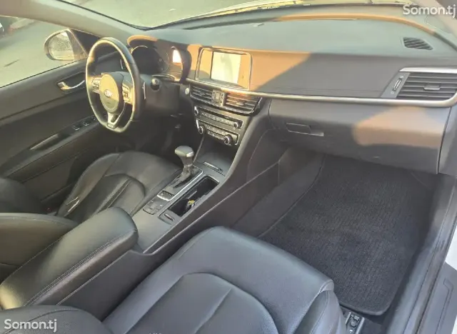 Kia K5 2018 · 2.0 AT