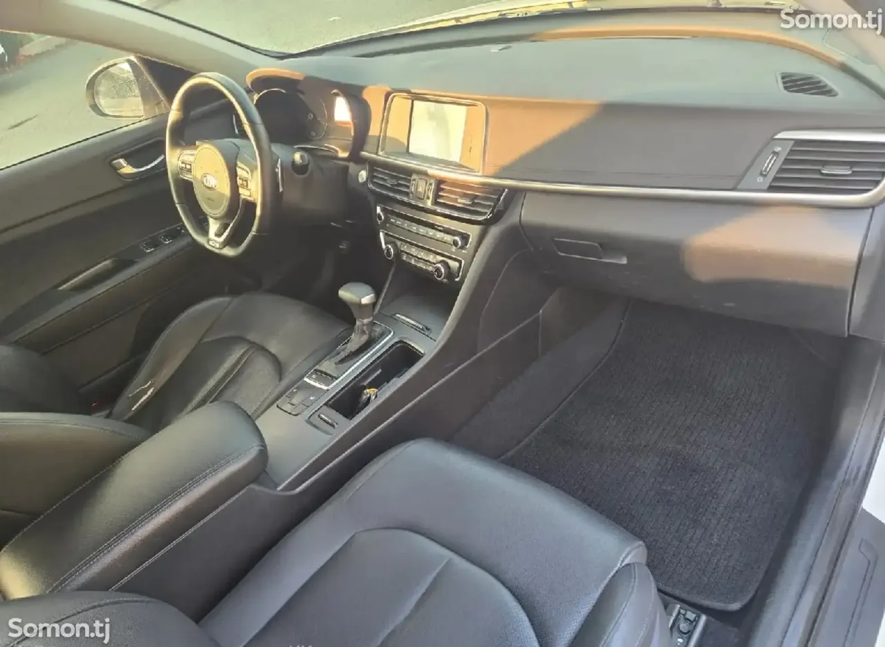 Kia K5 2018 · 2.0 AT