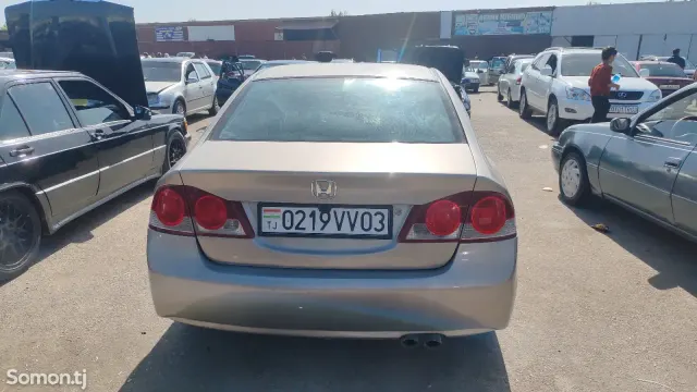 Honda Civic 2006 · 1.8 AT