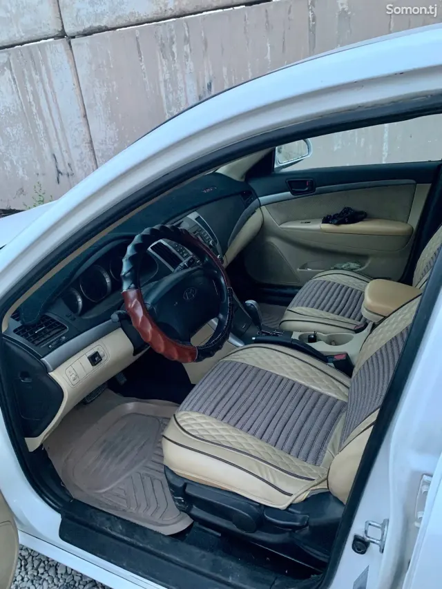 Hyundai Sonata 2009 · 2.4 AT