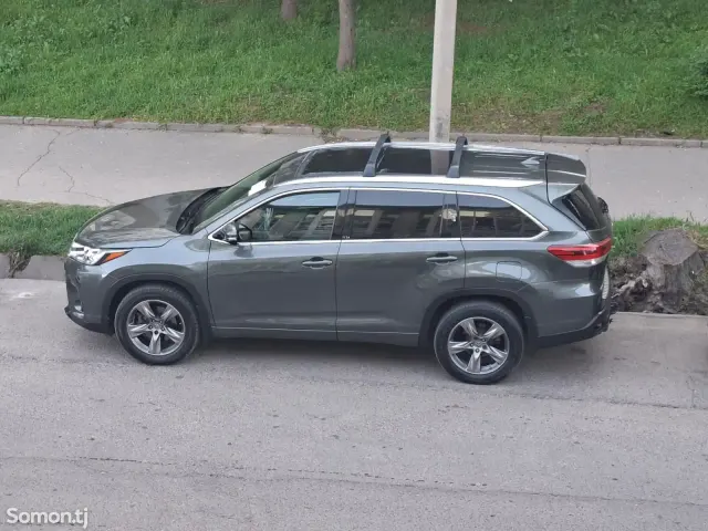 Toyota Highlander 2016 · 3.5 AT