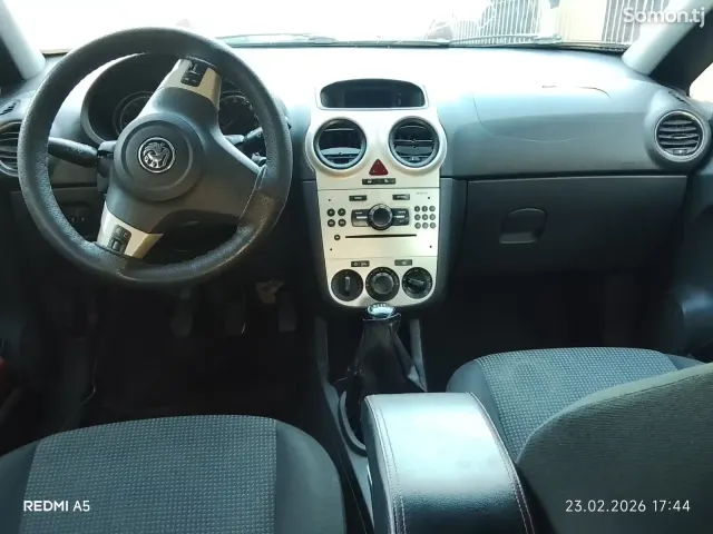 Opel Corsa 2010 · 1.6 MT