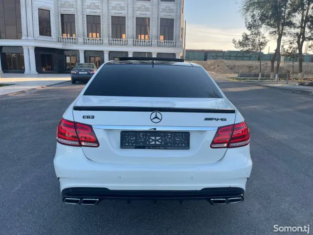 Mercedes-Benz E class 2011 · 3.5 AT