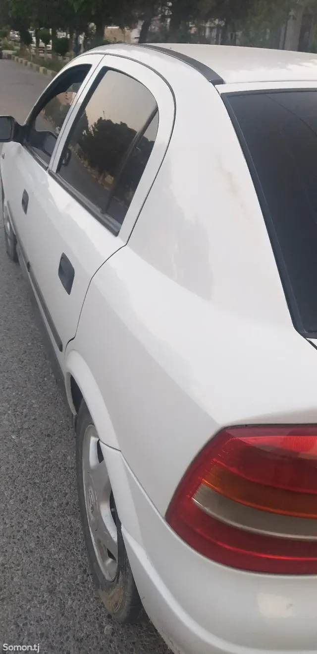 Opel Astra G 1999 · 1.6 MT