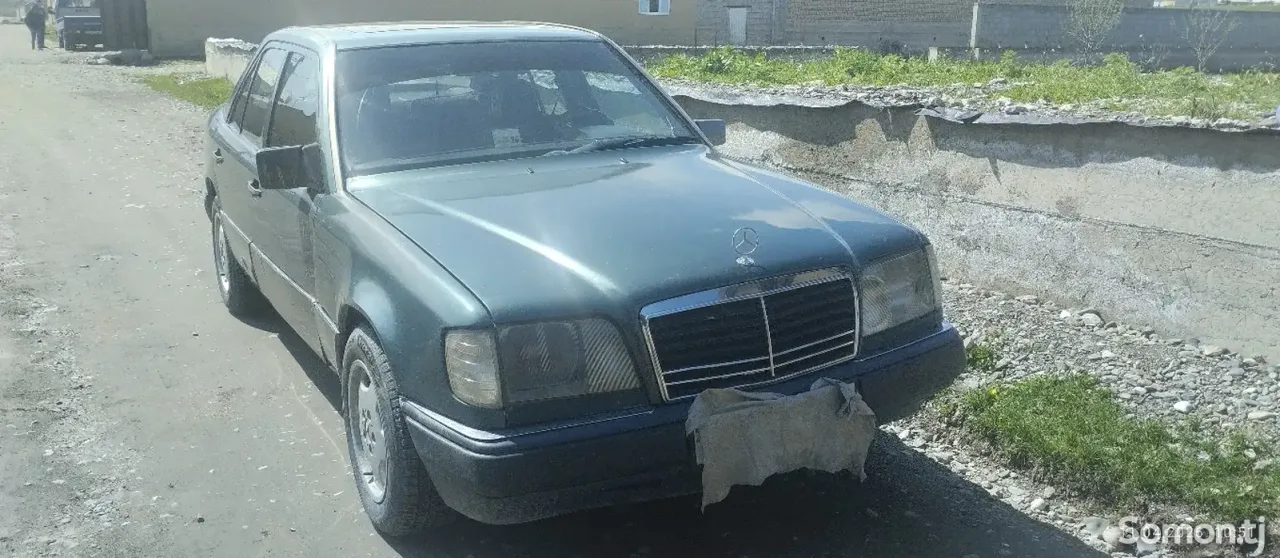 Mercedes-Benz W124 1992 · 2.0 MT