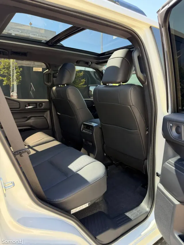 Toyota Land Cruiser Prado 2026 · 2.5 AT