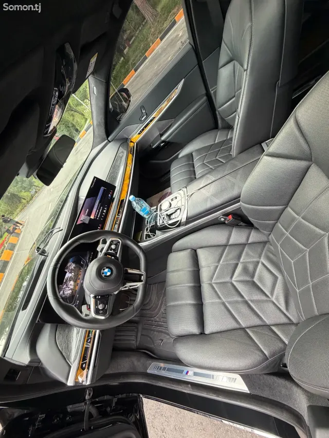 BMW 7 series 2023 · 4.4 AT