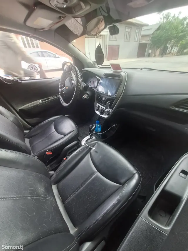 Chevrolet Spark 2017 · 1.1 AT