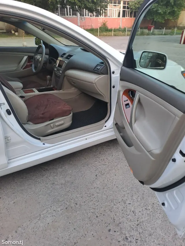 Toyota Camry 2011 · 2.5 AT