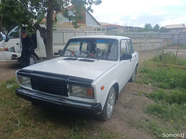 Lada (ВАЗ) 2107 2000 · 1.7 MT