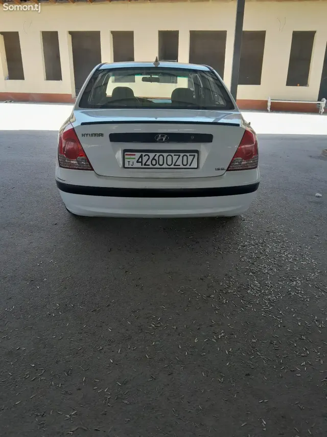 Hyundai Elantra 2005 · 1.6 MT