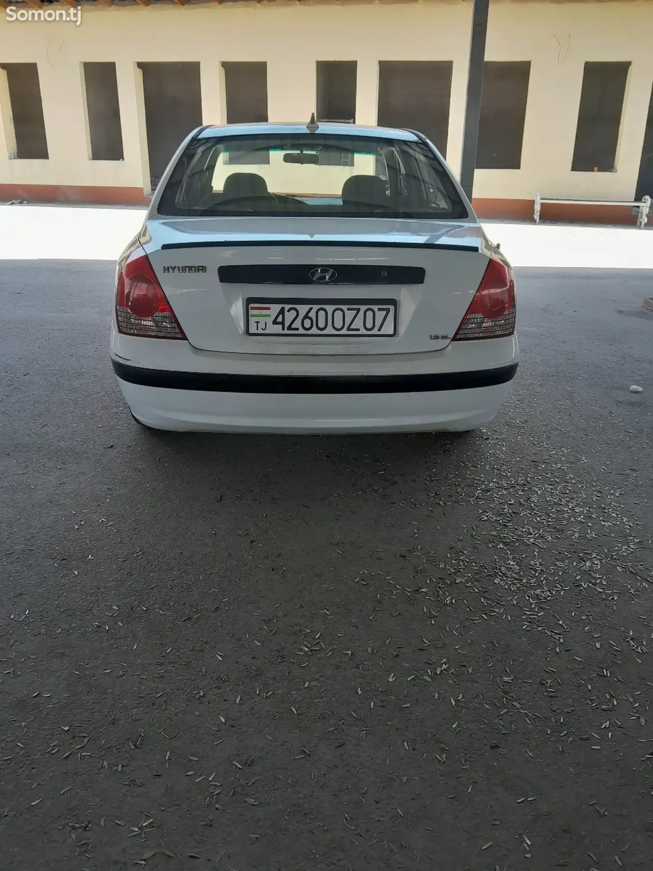 Hyundai Elantra 2005 · 1.6 MT