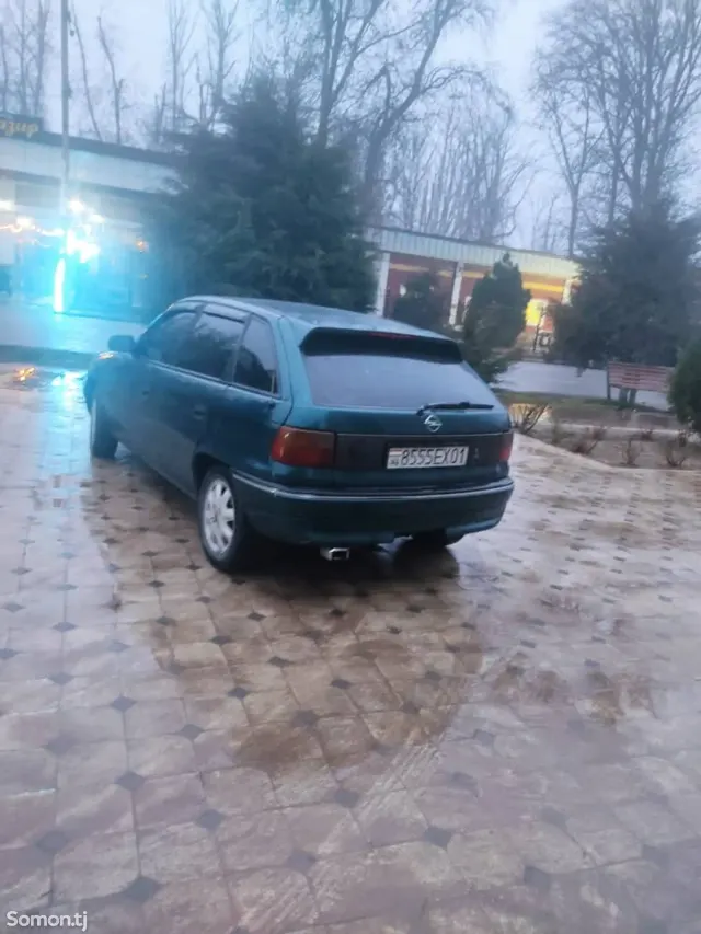 Opel Astra F 1995 · 1.6 MT