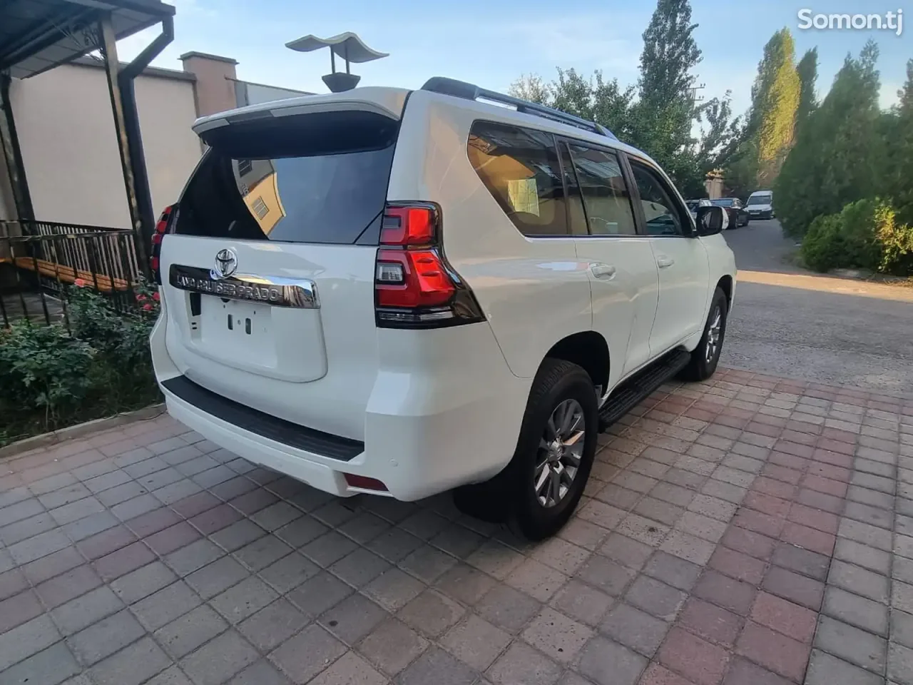 Toyota Land Cruiser Prado 2015 · 4.0 AT