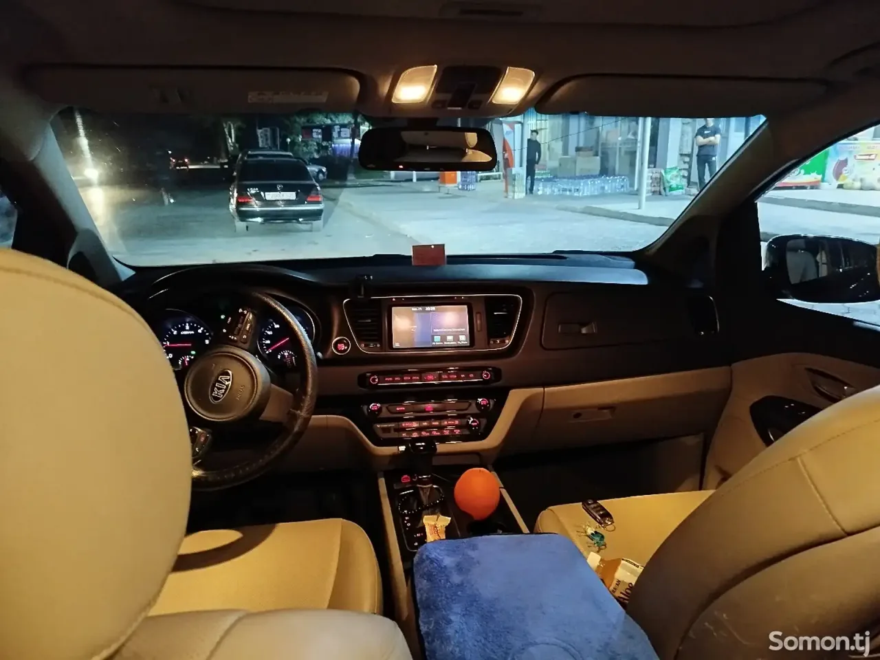 Kia Carnival 2015 · 2.0 AT