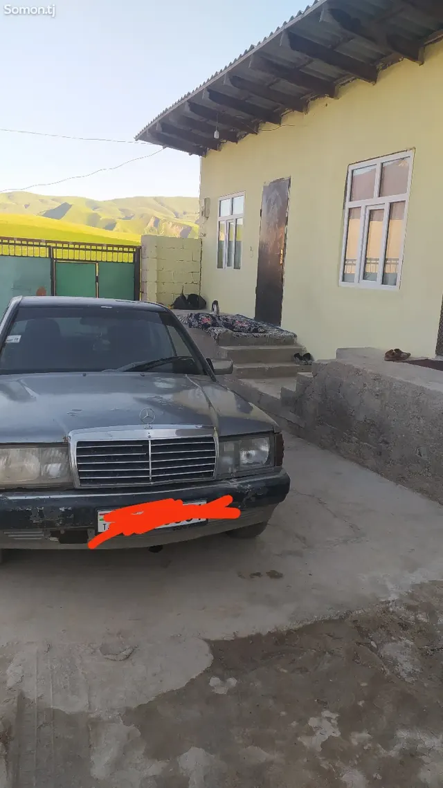 Mercedes-Benz W201 1991 · 2.0 MT
