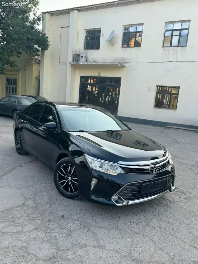 Toyota Camry 2015 · 2.5 AT