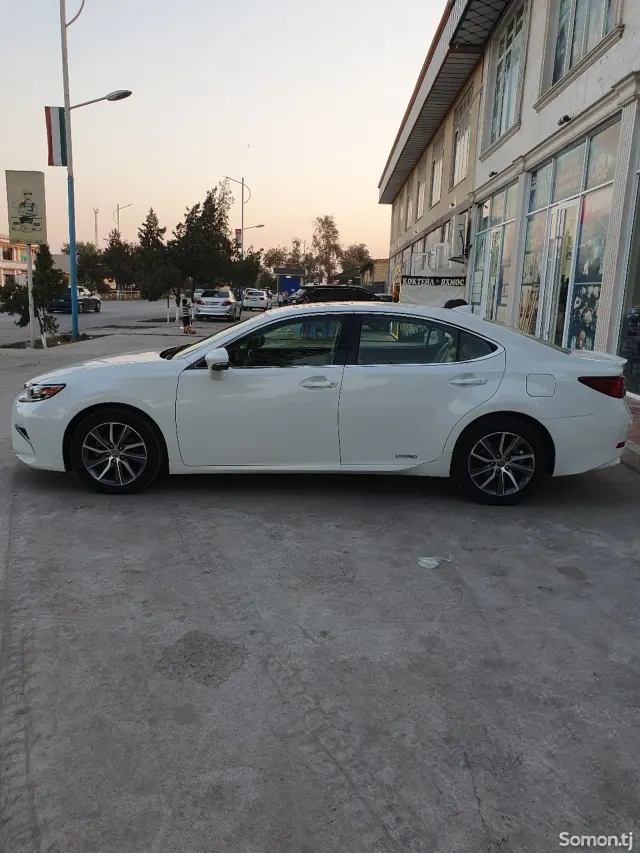 Lexus ES series 2016 · 2.5 AT